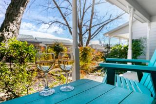 Main Street Retreat #9 - King Bed, On Main St, Shared Hot Tub & Pool - Fredericksburg - 1