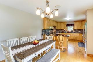 Blue Ridge Cabin on 6 Acres Hot Tub and Mtn Views! - Swannanoa - 4