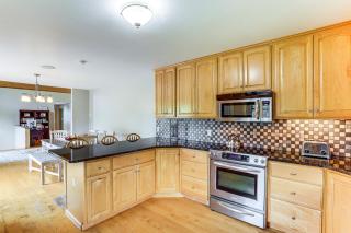 Blue Ridge Cabin on 6 Acres Hot Tub and Mtn Views! - Swannanoa - 1