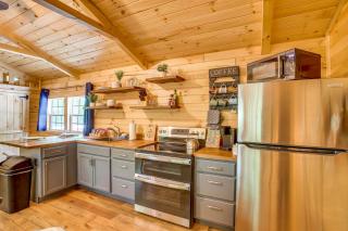 1 Mi to Dale Hollow Lake Rustic Cabin with Deck - Byrdstown - 4