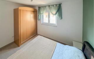 2 Bedroom Lovely Apartment In Omisalj - 6