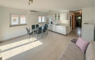 2 Bedroom Lovely Apartment In Omisalj - 5