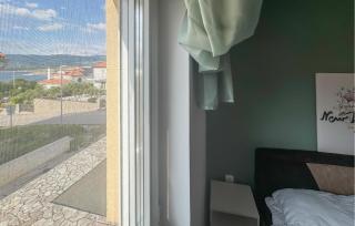 2 Bedroom Lovely Apartment In Omisalj - 4