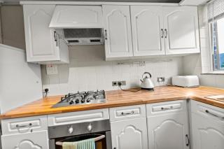 The Wanderer 3 Bedroom Apartment by AltoLuxoExperience Short Lets & Serviced Accommodation with Free Parking & Wifi - London - 8