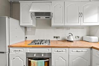 The Wanderer 3 Bedroom Apartment by AltoLuxoExperience Short Lets & Serviced Accommodation with Free Parking & Wifi - London - 7
