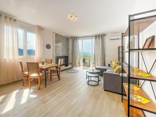 Cozy Lagoon Apartment - 0