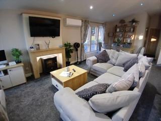 Sea Breeze, Luxury Lodge, Parkdean Resort Southview, Skegness, Dog Friendly - 2