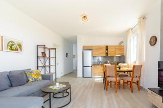 Cozy Lagoon Apartment - 8