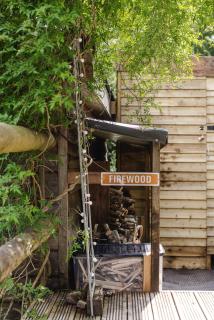 Streamside Cabin with Hot Tub - - 7