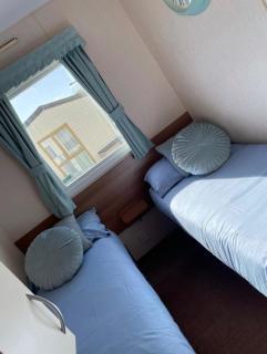 Challaborough Bay Caravan Sleeps 8 - Pet Friendly - 4