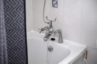 Cozy 3 BR in Wigan - Parking, Kitchen - Hindley - 2