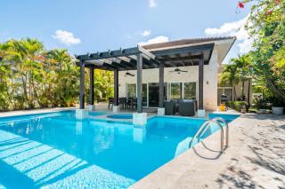 Private Punta Cana Villa with Pool & Golf View - Punta Cana - 8