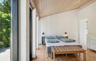 4 Bedroom Beautiful Home In Grenaa - 2