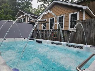 Sleeps16, 11-Person Swim-Spa, 75" TV 4 Movie Nights, Spacious Home, Close To Downtown, Beltline, And Walk To Restaurants, 2-Person Bathroom Jacuzzi, Ping Pong - Atlanta - 0