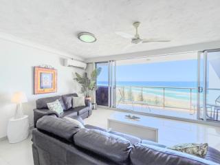Beach life at Peninsula - Gold Coast - 1