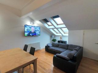Sleeps 7 - Spacious Apartment - Belfast - 0