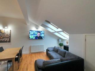 Sleeps 7 - Spacious Apartment - Belfast - 9