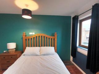 Sleeps 7 - Spacious Apartment - Belfast - 7