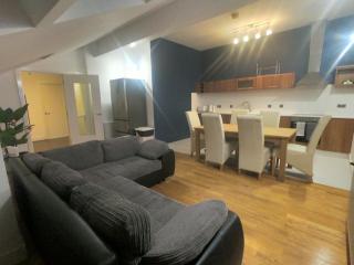 Sleeps 7 - Spacious Apartment - Belfast - 5