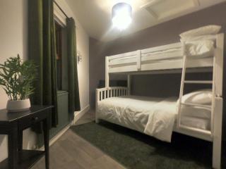 Sleeps 7 - Spacious Apartment - Belfast - 4