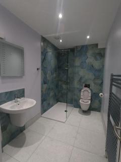 Sleeps 7 - Spacious Apartment - Belfast - 2