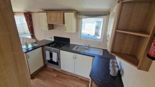 Spacious 6 Bed Caravan with Decking - Hayling Island - 9