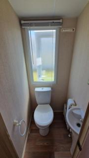 Spacious 6 Bed Caravan with Decking - Hayling Island - 3
