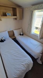 Spacious 6 Bed Caravan with Decking - Hayling Island - 5
