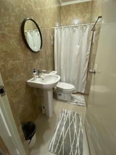 3-Bedroom House with 2-full bathrooms - 8