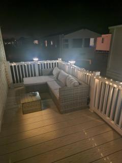 Spacious 6 Bed Caravan with Decking - Hayling Island - 1