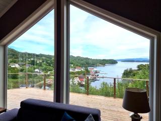Stunning 4 bedroom home with wi-fi and jacuzzi - Sveio - 4