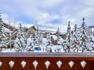 BEST LOCATION!! Steps from the Village, 4 Parking Spots, and Private Garage! - Sun Peaks - 7