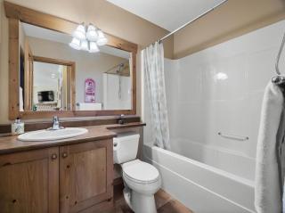 BEST LOCATION!! Steps from the Village, 4 Parking Spots, and Private Garage! - Sun Peaks - 9