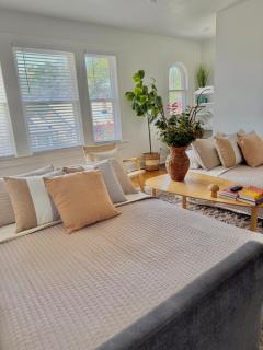Stylish 2BR, Walk to Pearl, Riverwalk - San Antonio - 6