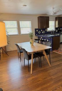 Stylish 2BR, Walk to Pearl, Riverwalk - San Antonio - 2