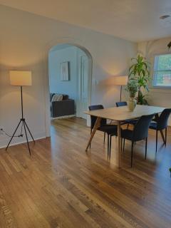 Stylish 2BR, Walk to Pearl, Riverwalk - San Antonio - 1