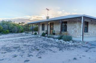 Wilde Retreat Cottage - 8