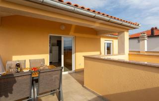 2 Bedroom Lovely Apartment In Omisalj - Omišalj (Castelmuschio) - 1