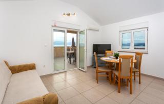 2 Bedroom Lovely Apartment In Omisalj - 2