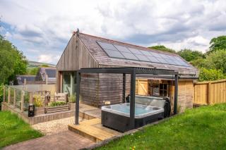Rosemary Lodge 2BR with Hot Tub and Sauna near Black Mountain - Garnant - 0