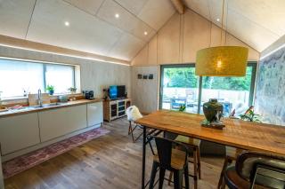 Thyme Lodge 2BR with Hot Tub and Sauna near Black Mountain - Garnant - 5