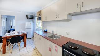 Mt Larcom Tourist Park - Mount Larcom - 9