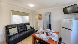 Mt Larcom Tourist Park - Mount Larcom - 2
