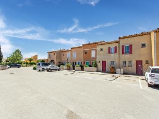 Holiday Home in Arles with Pool & Terrace, cleaning included - Arles - 3