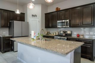 Spacious 4BR South ATX Retreat - Austin - 1