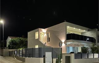 4 Bedroom Beautiful Home In Peroj - 0