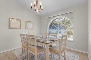 Sunny 4BR with Screened in Pool and Lanai - 8