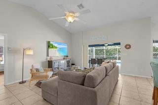 Sunny 4BR with Screened in Pool and Lanai - 4