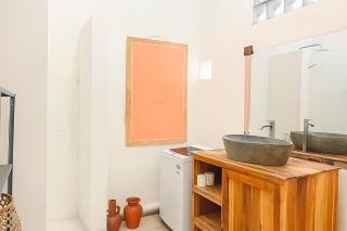 Homey Surf Apartment with Private Kitchen and Shared Pool Canggu - Canggu - 6