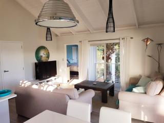 Sunny Boutique House with Pool Mount Maunganui - 5